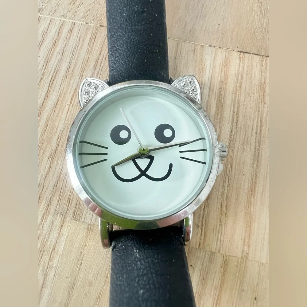 Unbranded ladies silver tone cat watch NEW BATTERY