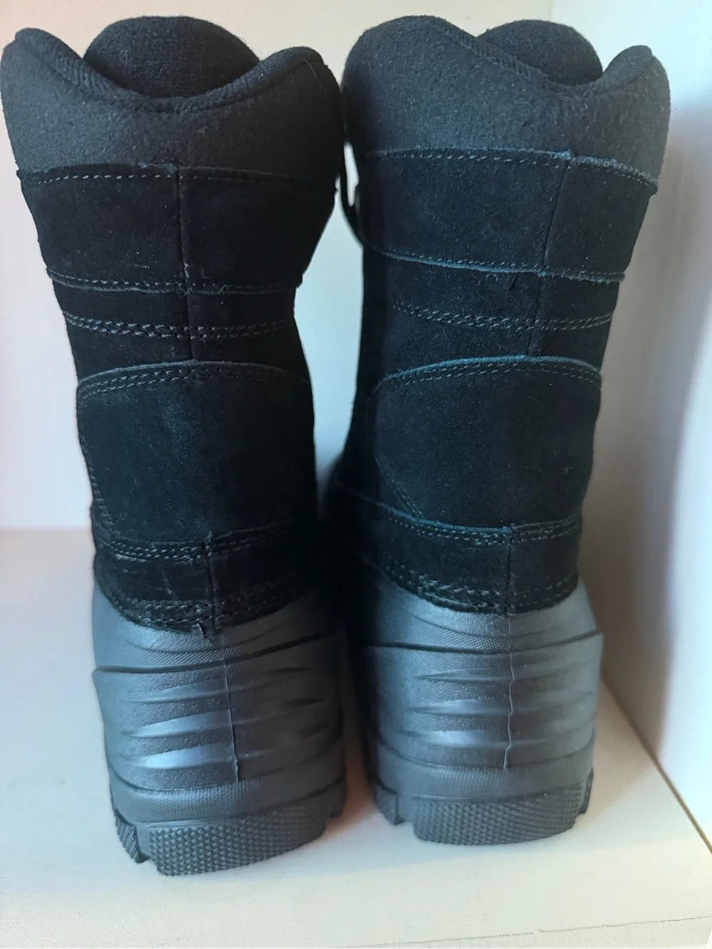 Northeast Outfitters durable black