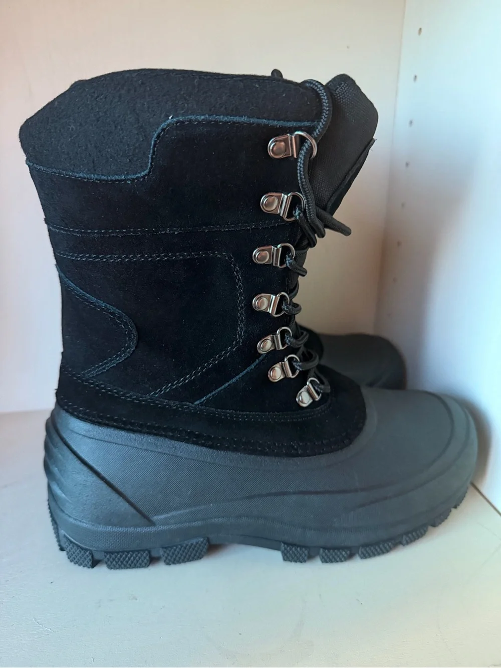 Northeast Outfitters durable black