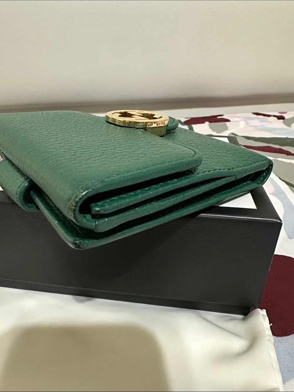 Gucci compact wallet