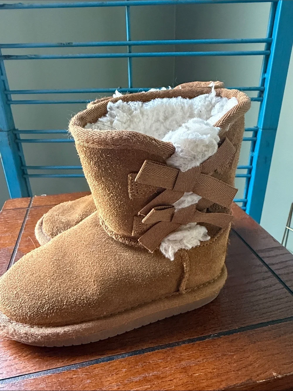 Koolaburra soft tan