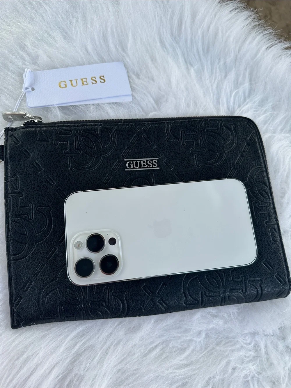 Guess faux iphone compact