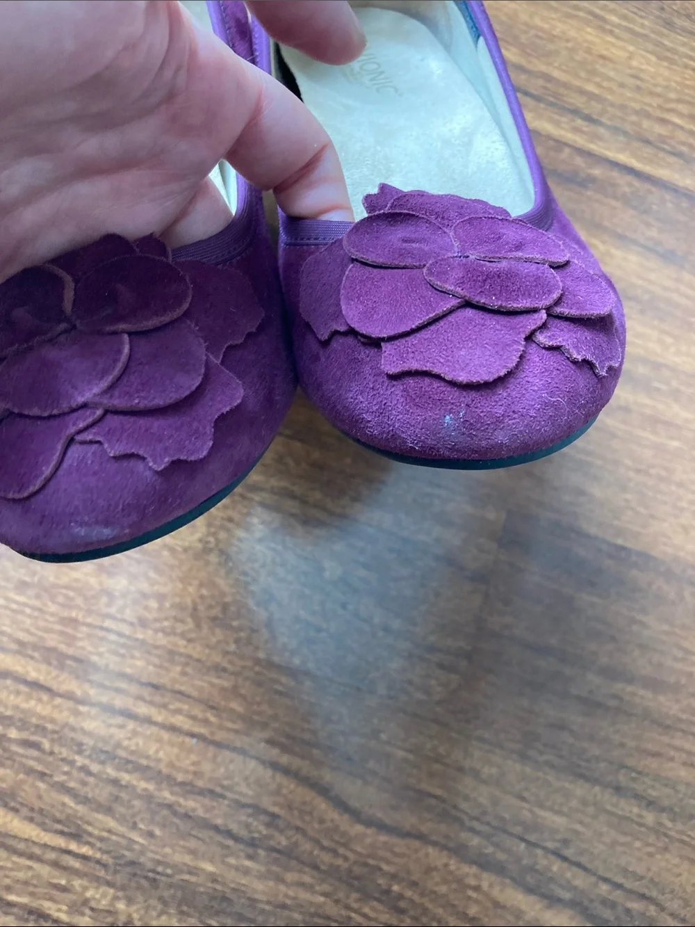 Vionic plum suede