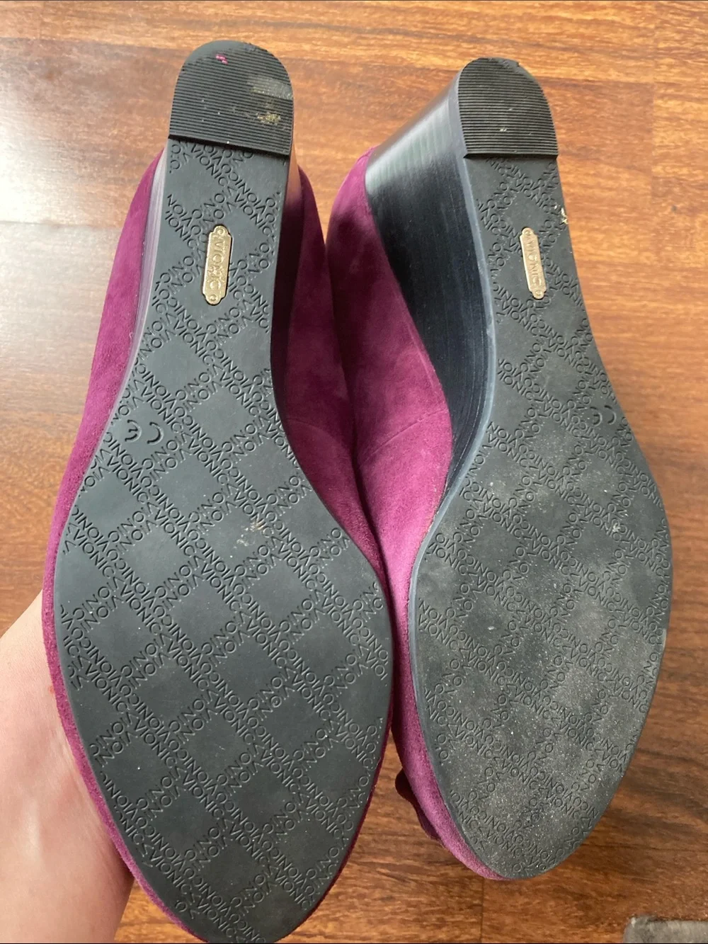 Vionic plum suede