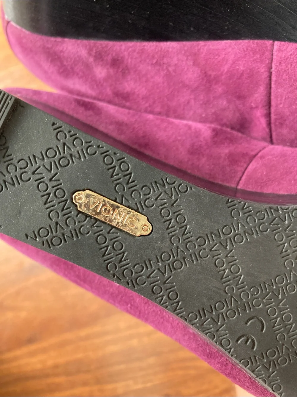 Vionic plum suede