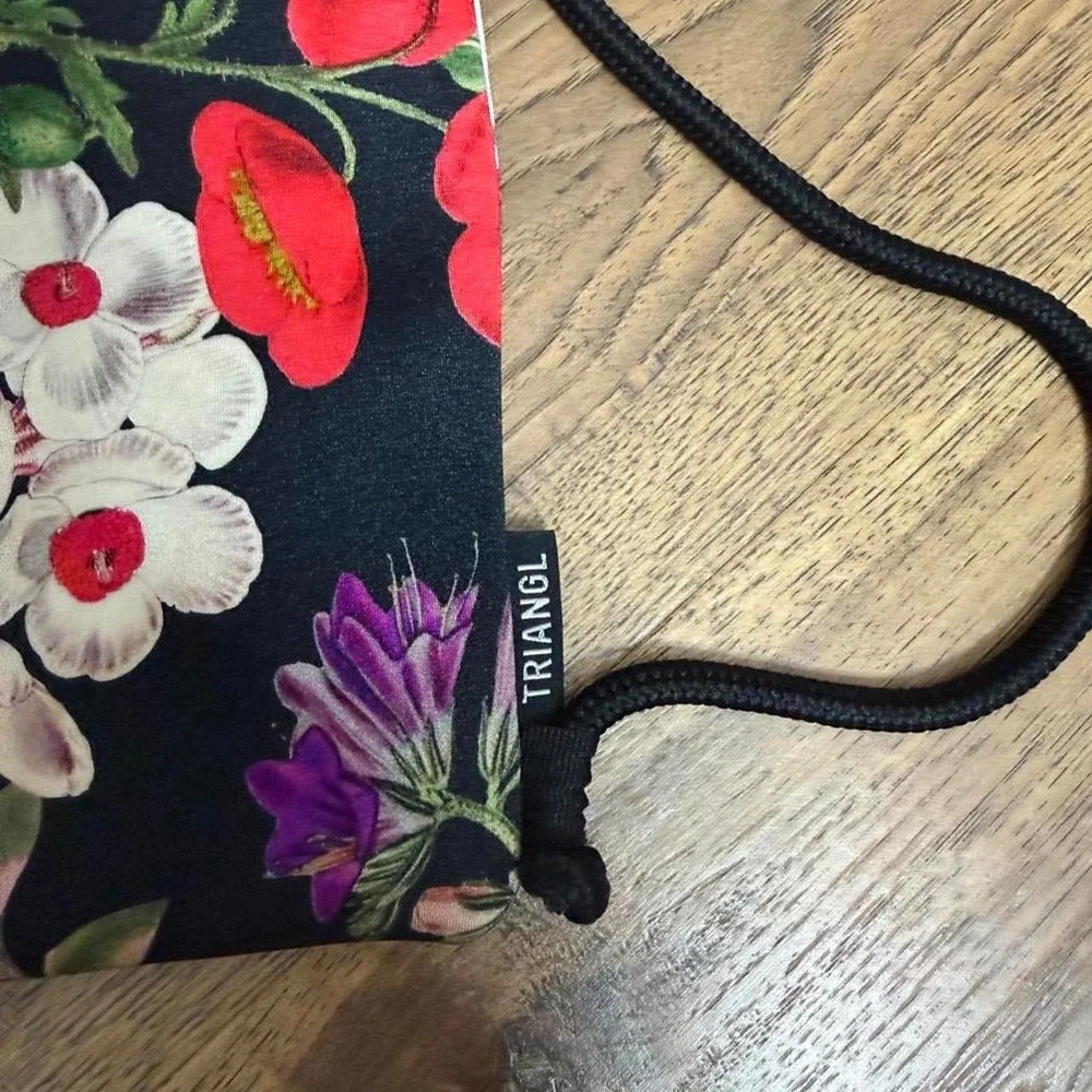 N/A triangl neoprene