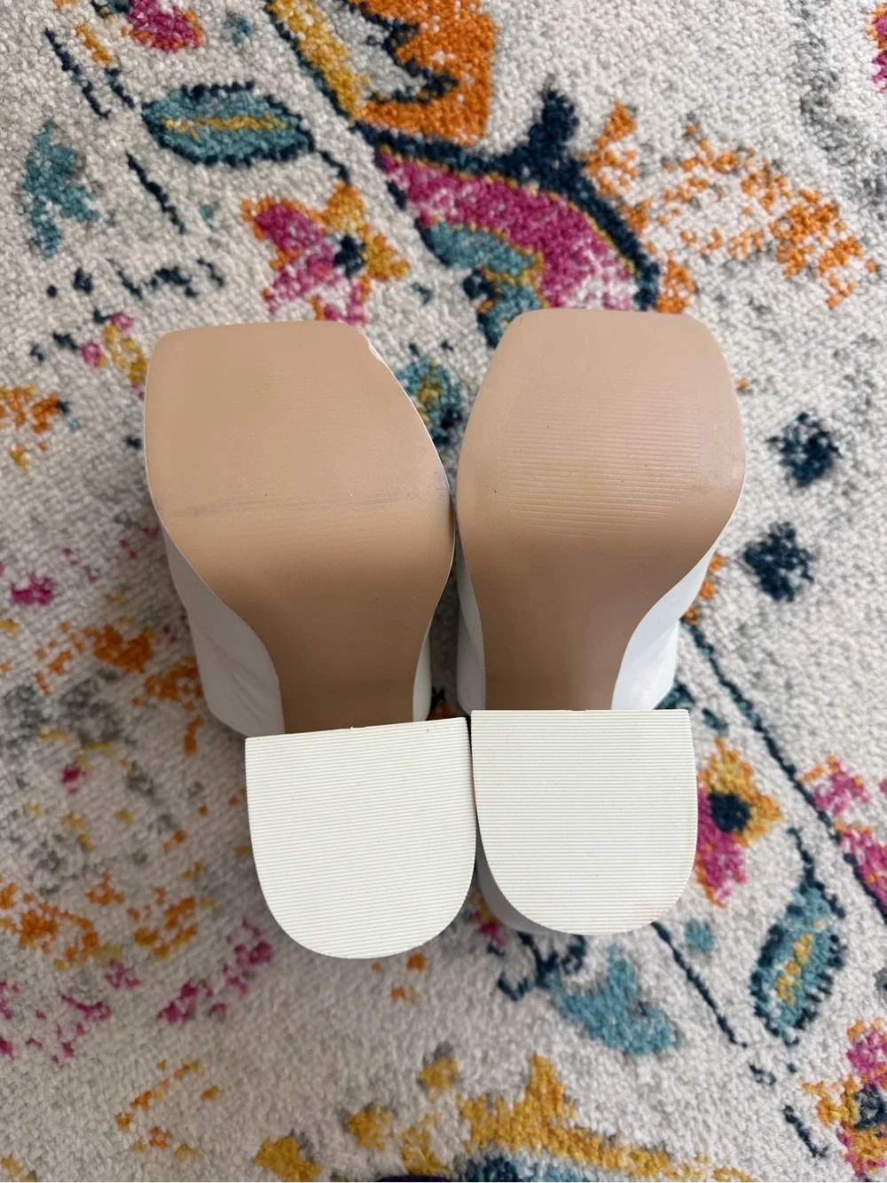 Steve Madden iconic white