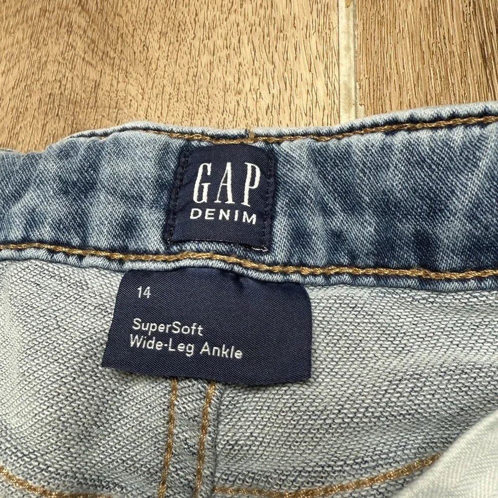 GAP these girls