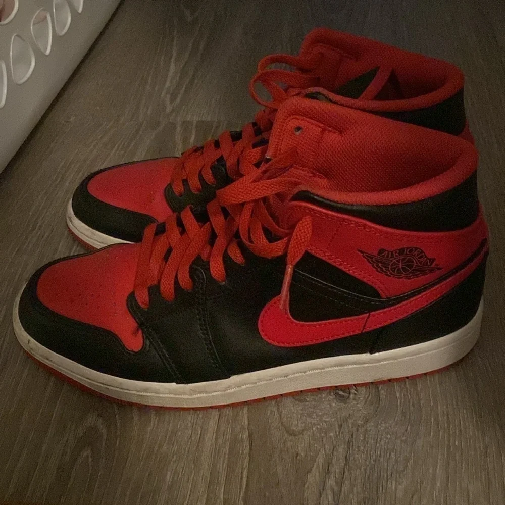 Jordan leather red