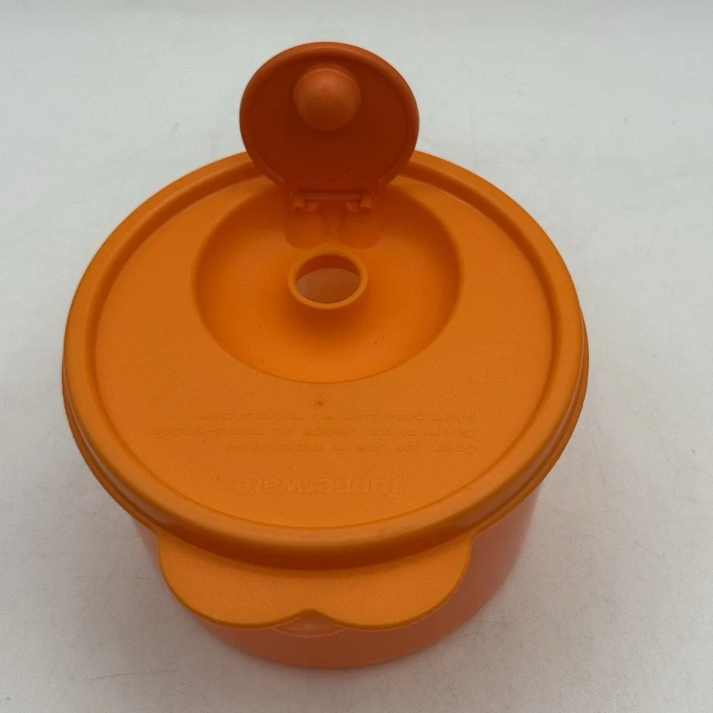Tupperware lid representation are