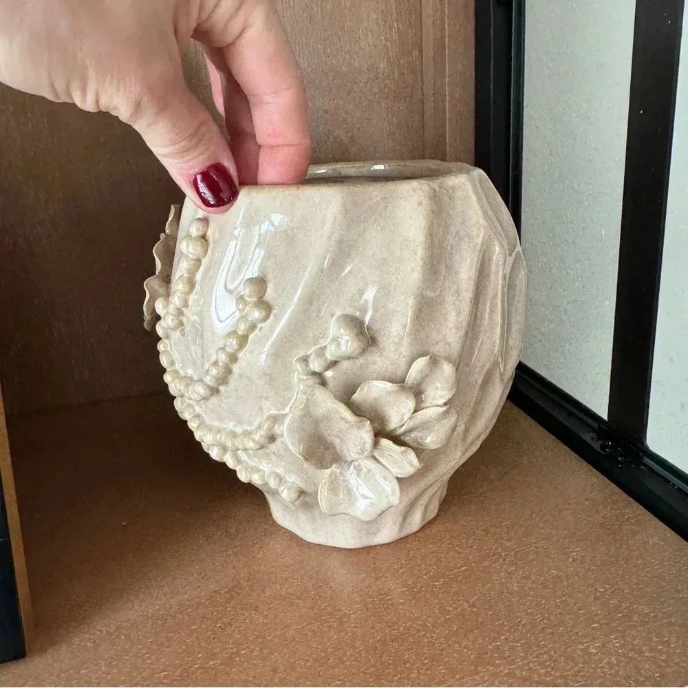 Anthropologie Corale textured jar candle sol tobac floral beige large 3D planter