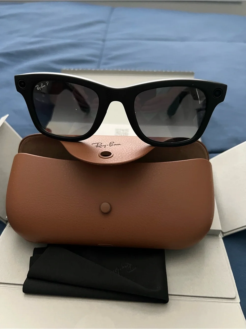 NWT Ray-Ban Black Wayfarer Sunglasses with Gradient Lenses GEN 2