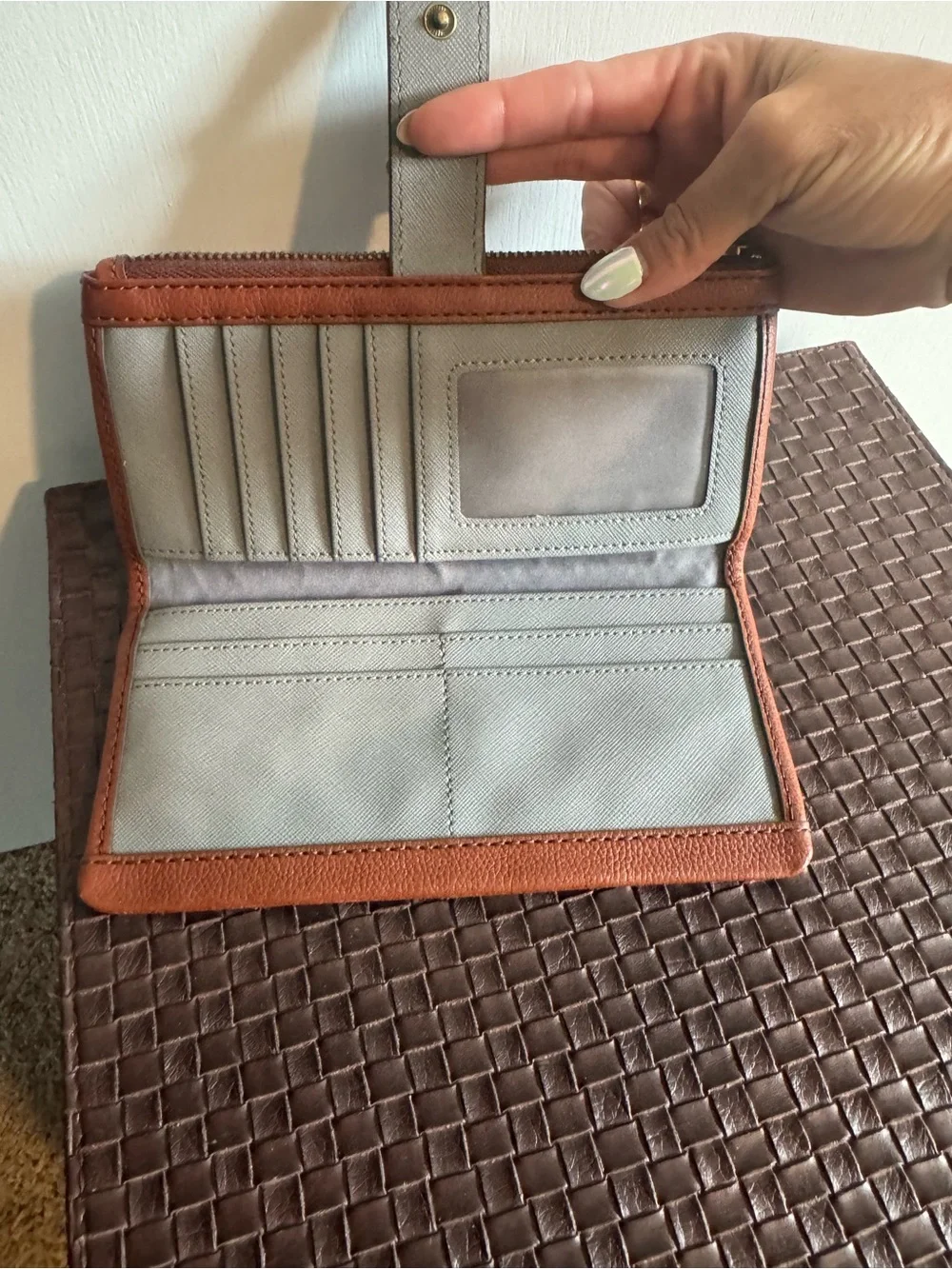 Fossil slim leather