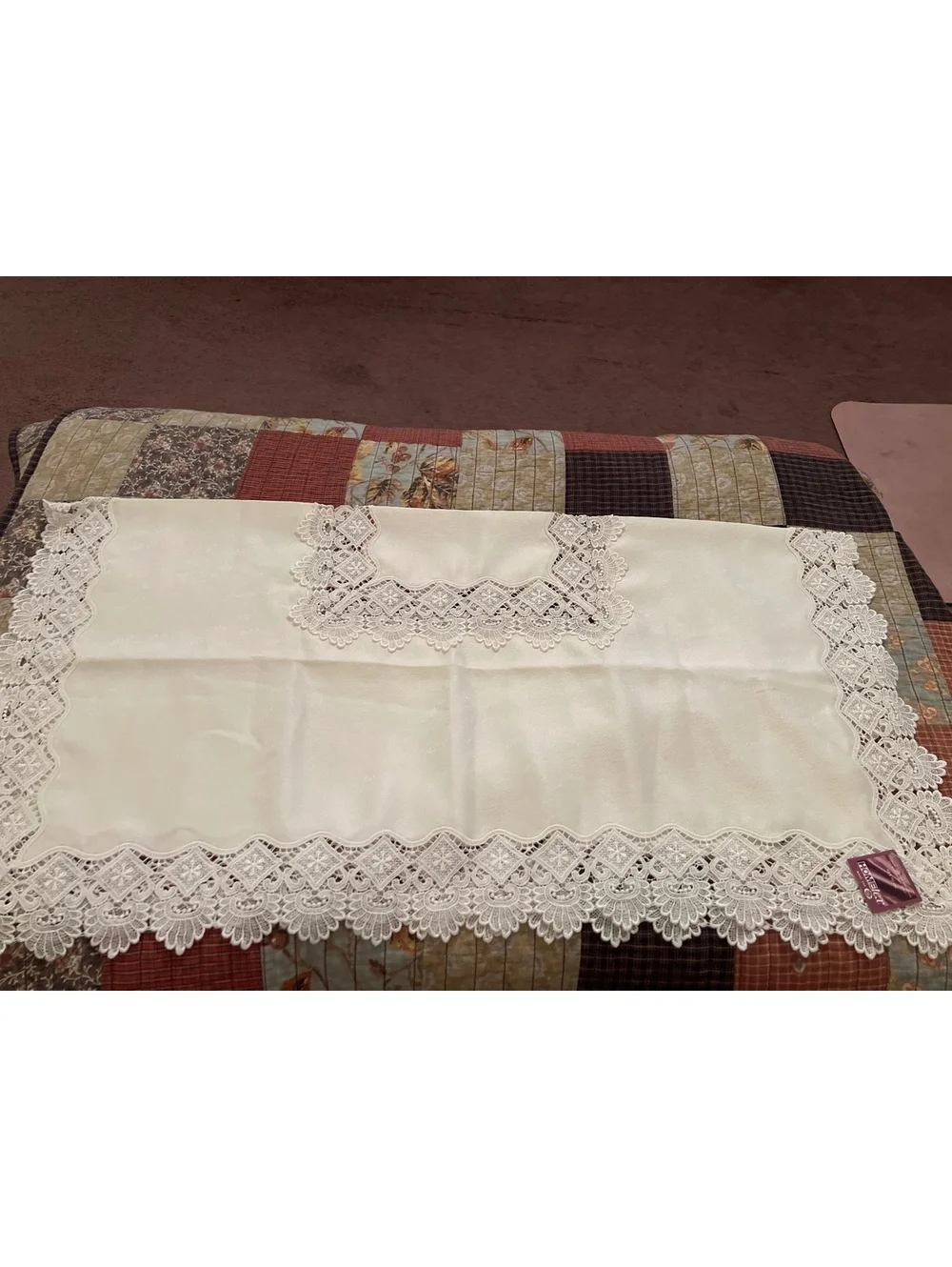 Elegant White Jacquard Tablecloth with High-Quality Lace 90x90 cm