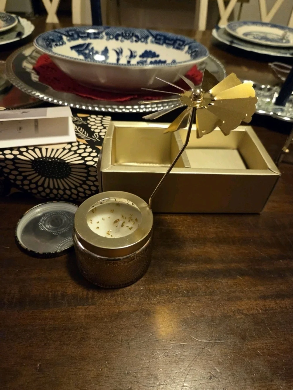 N/A elegant gold