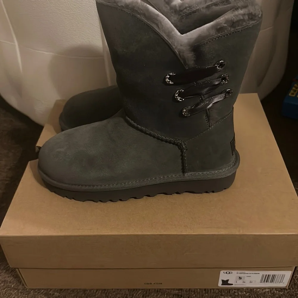 UGG Charcoal Constantine Ribbon-Accent Boot: GRAY: NIB: SZ 5