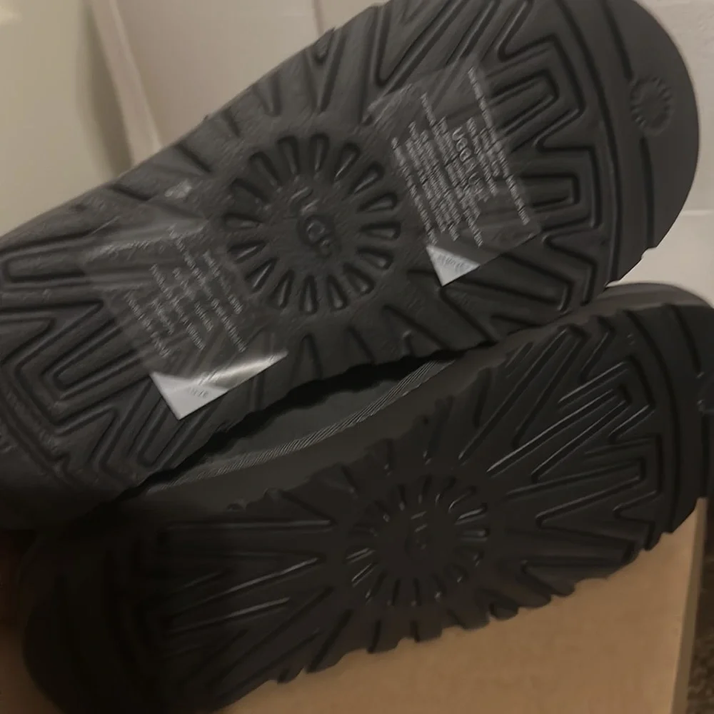 UGG charcoal constantine
