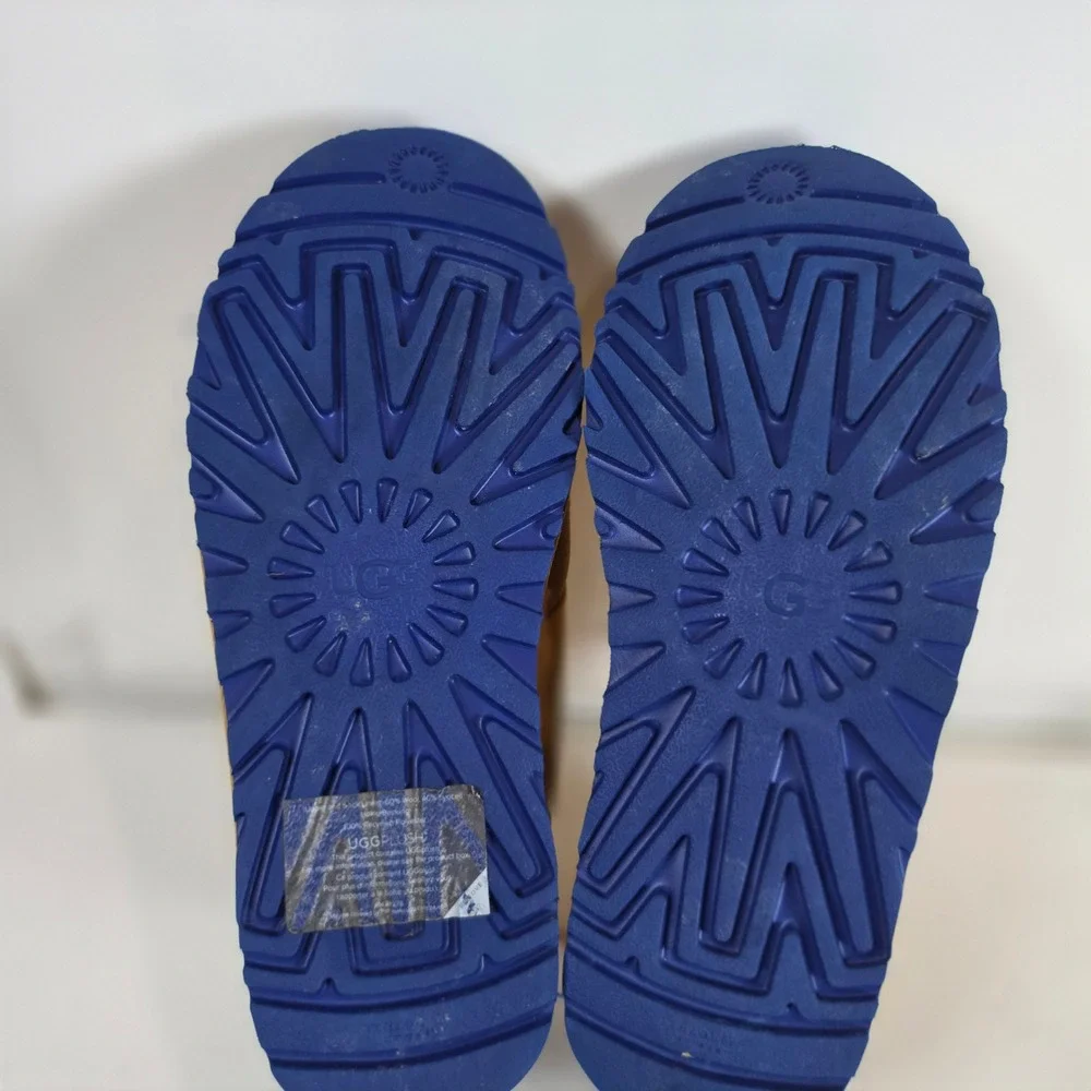 UGG neumel graphic