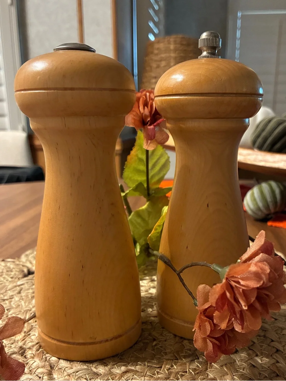 Salt and pepper grinder shaker mill wooden 6”