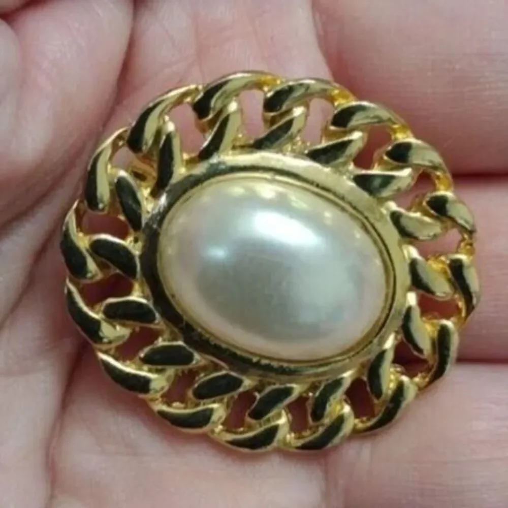 Unbranded pretty pin