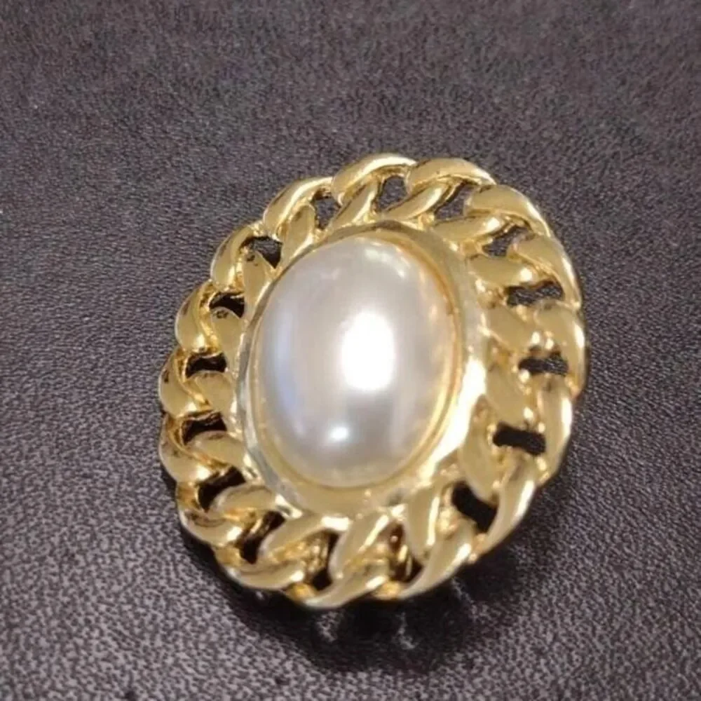 Unbranded pretty pin