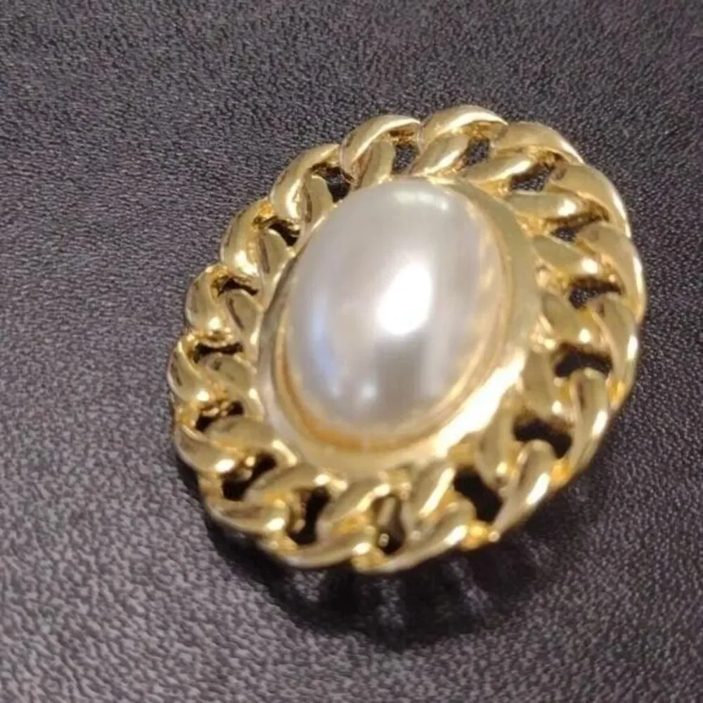 Unbranded pretty pin