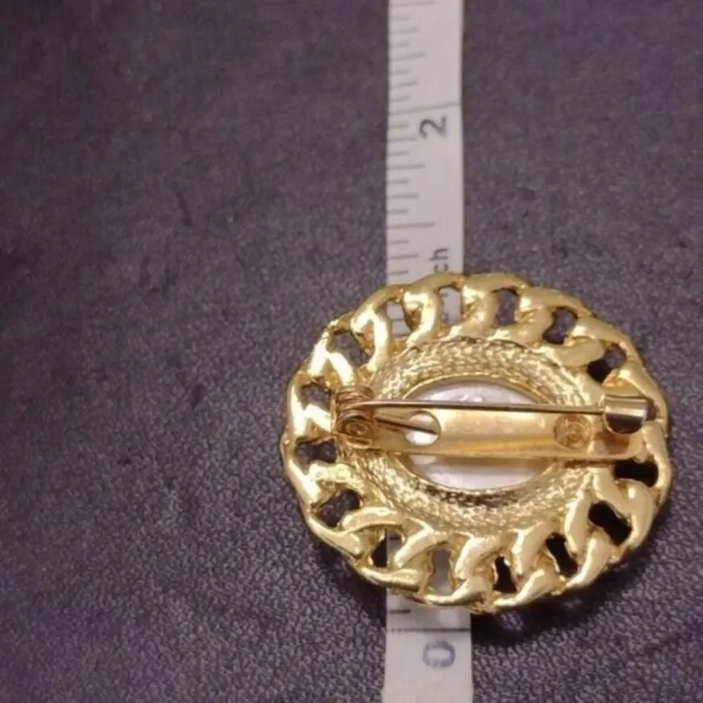 Unbranded pretty pin