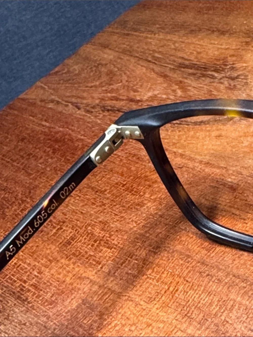 Lunor frames high
