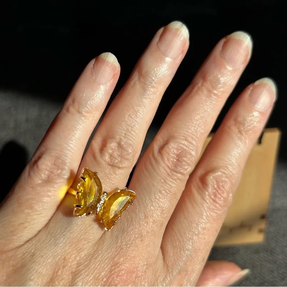 N/A pretty yellow
