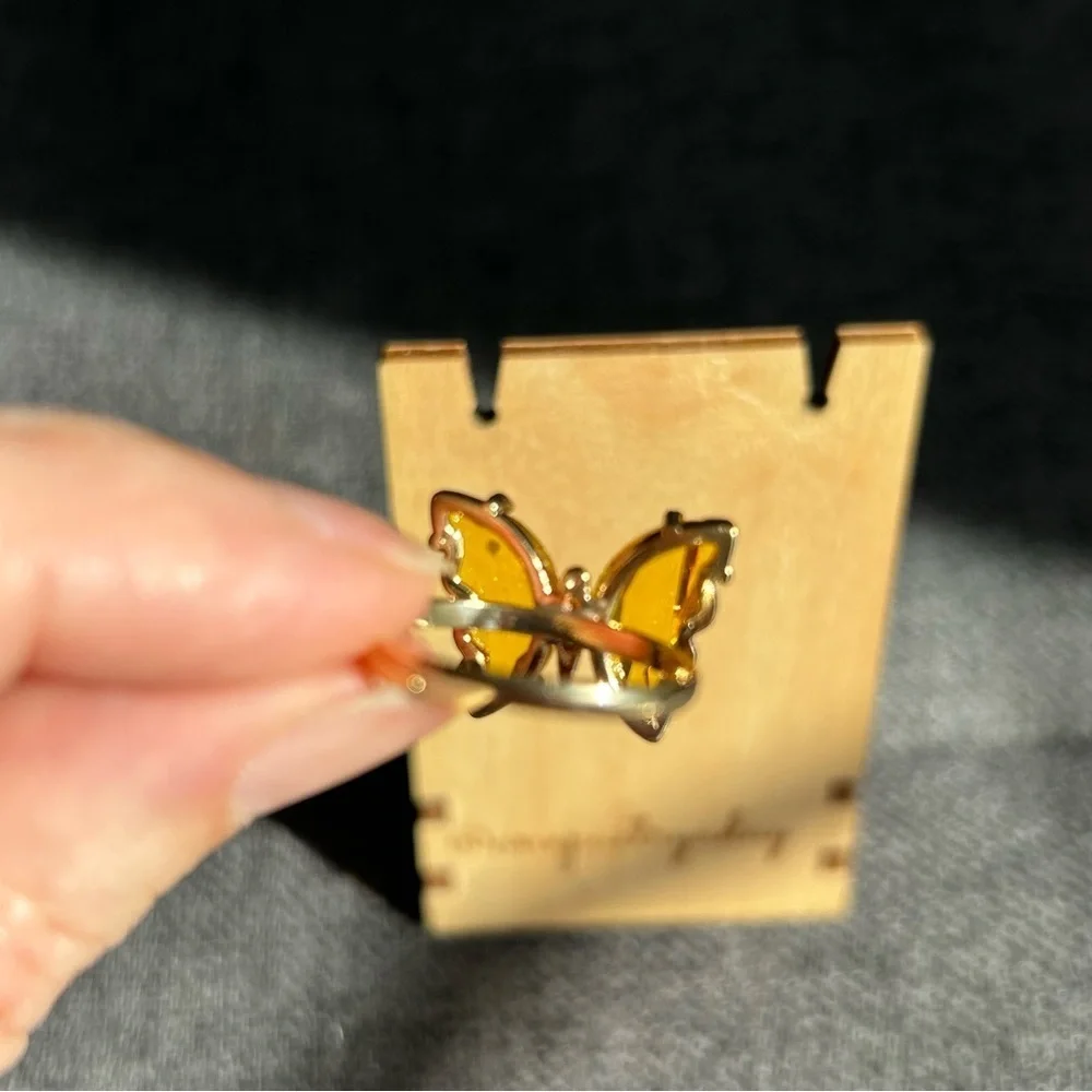 N/A pretty yellow