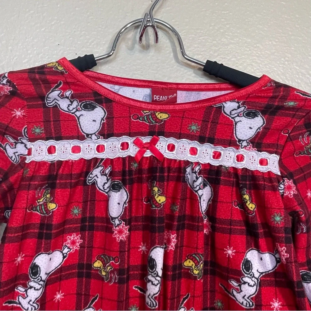 Peanuts soft nightgown