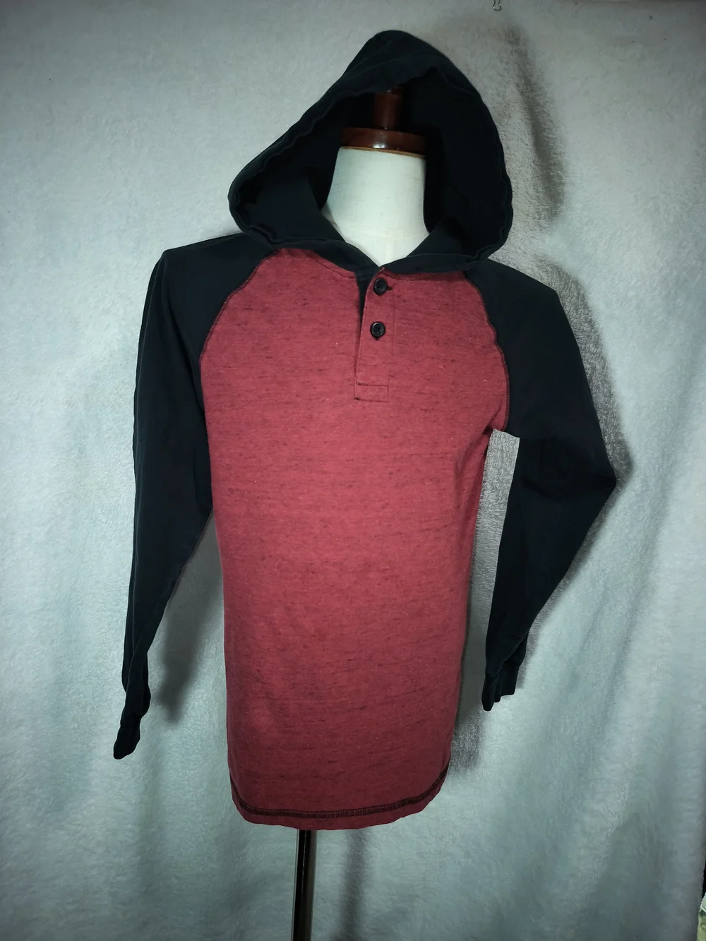 Wrangler Kids Maroon & Black Hooded Henley Size L 10/12.   KS 28