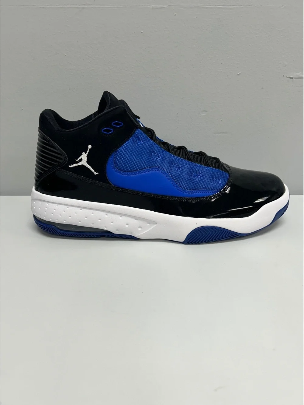 Nike Jordan Max Aura 2 Jumpman Pro Basketball Shoes