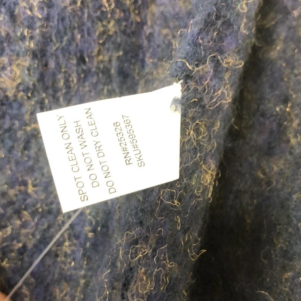 NWT WORLD MARKET FUZZY BLUE & GOLD SCARF
