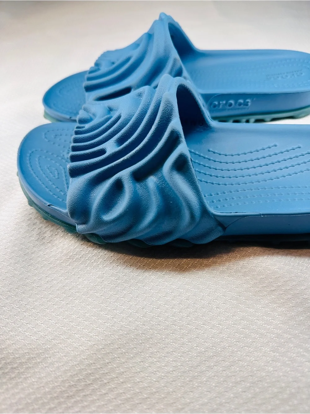 CROCS slip material