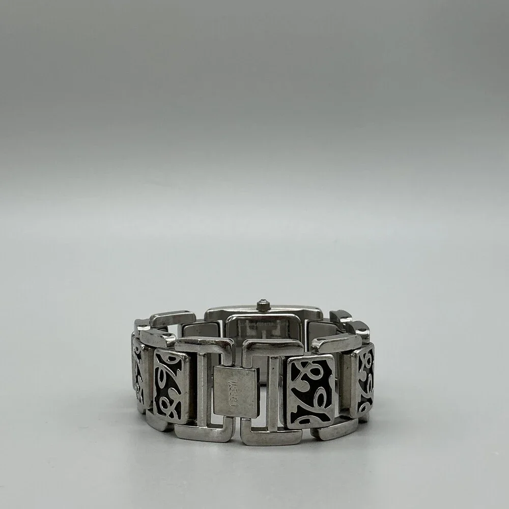Fossil clasp case