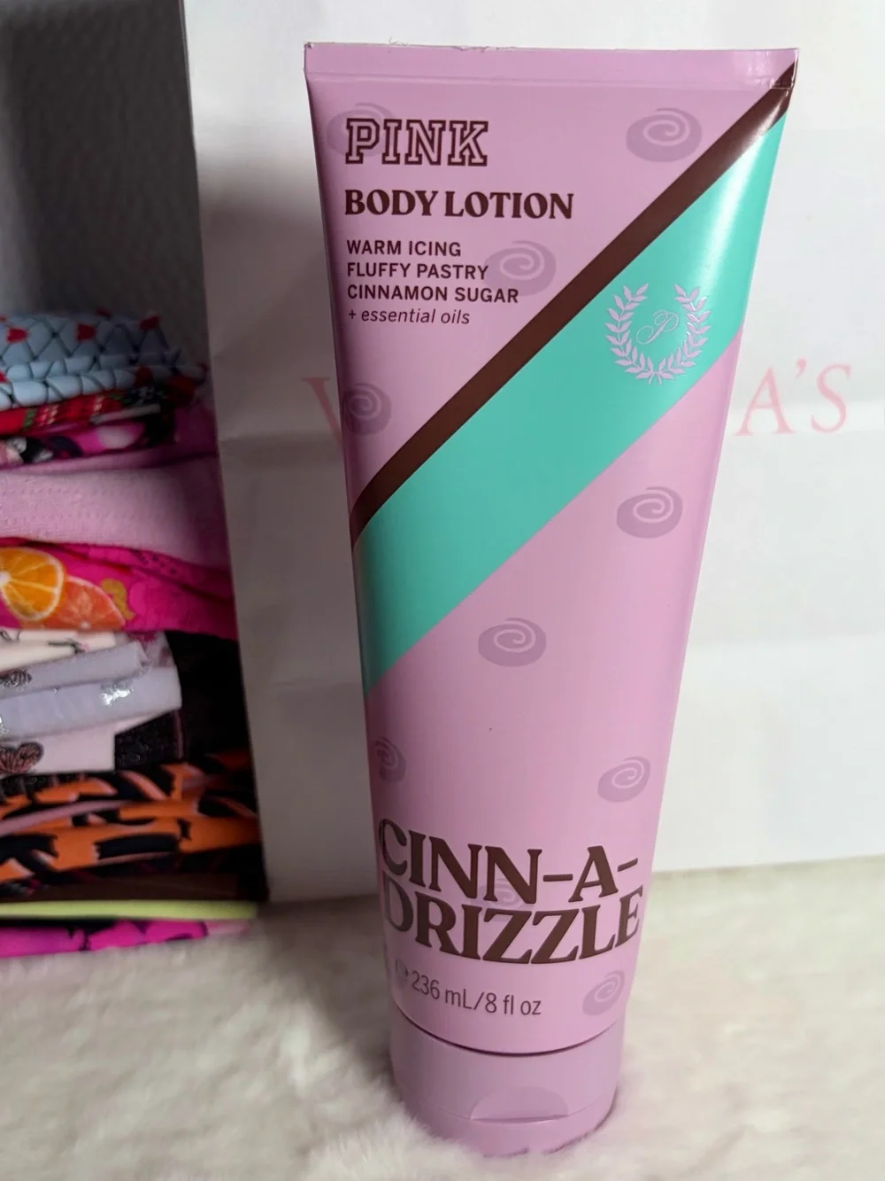 PINK Victoria’s Secret - CINN-A-DRIZZLE - Body Lotion