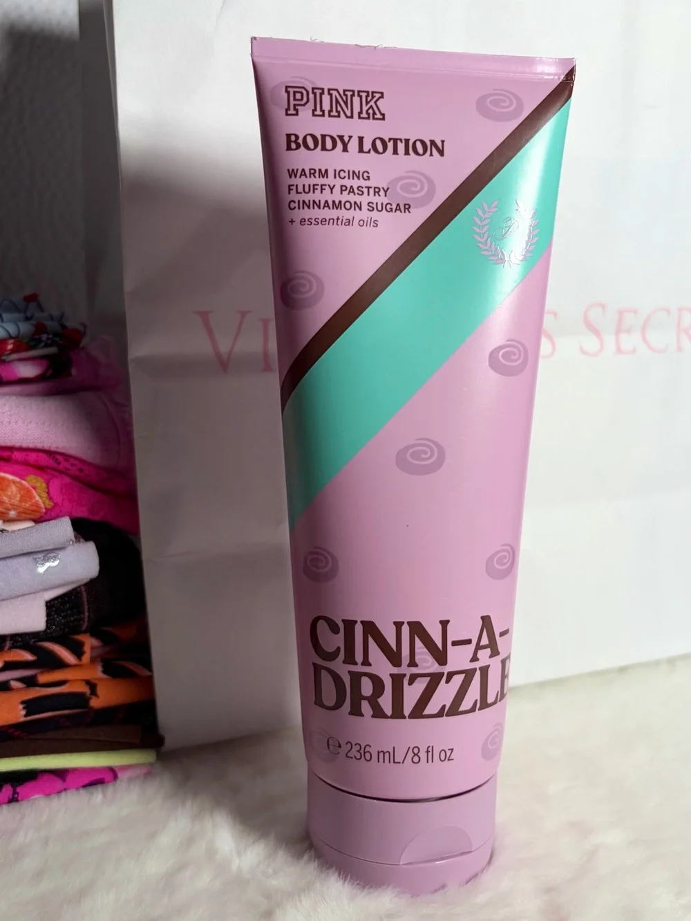 PINK Victoria’s Secret - CINN-A-DRIZZLE - Body Lotion
