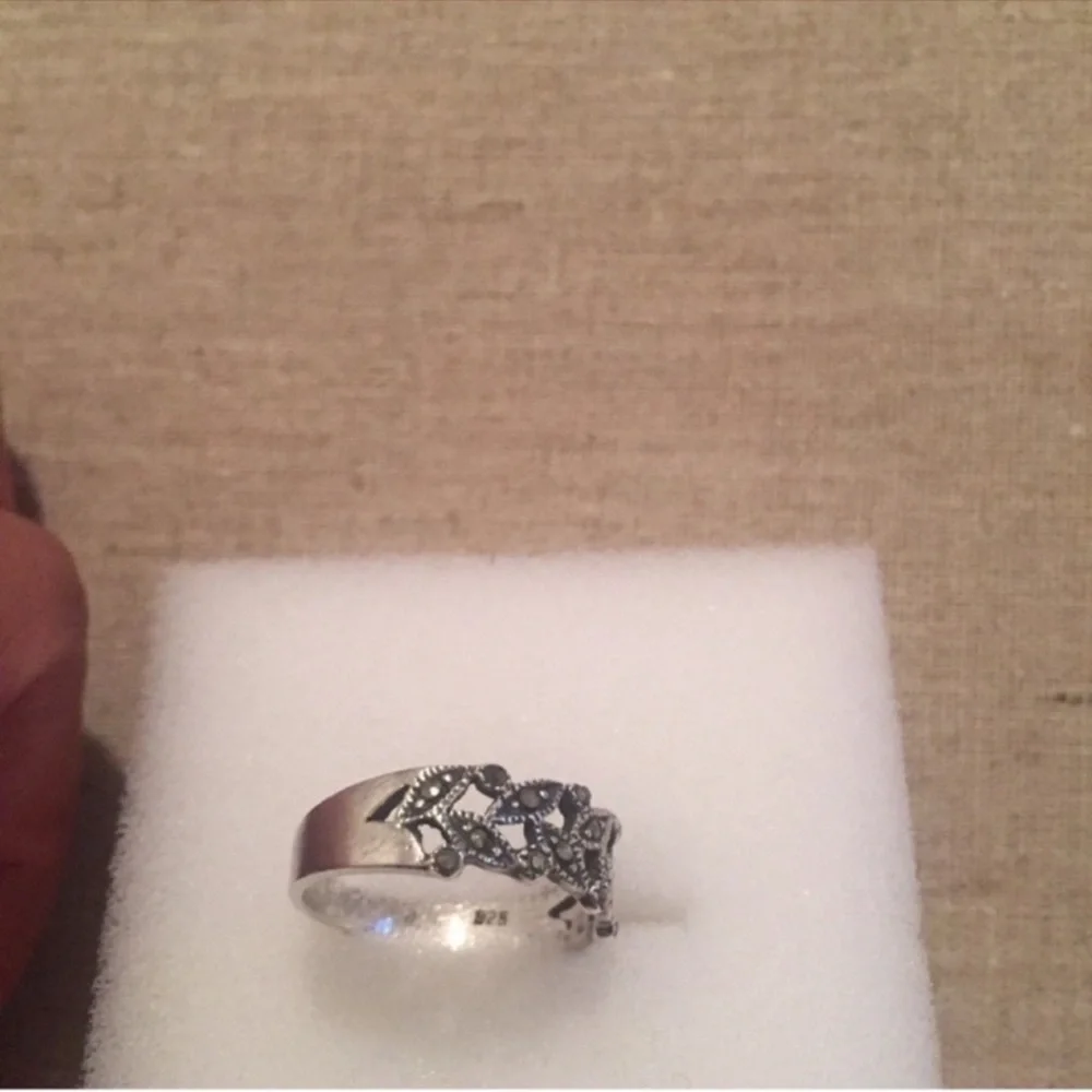 Lord & Taylor laurel leaf
