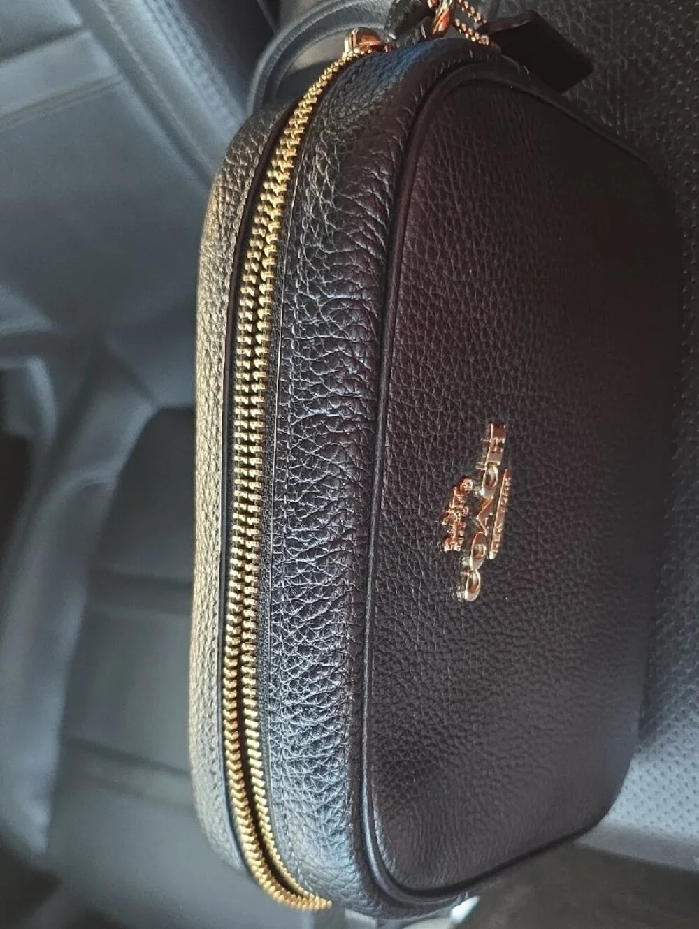 Coach compact pebble