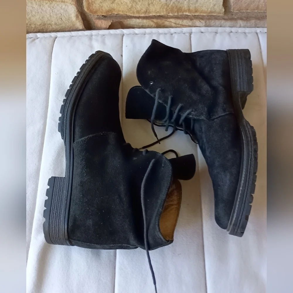 Kenneth Cole stylish black