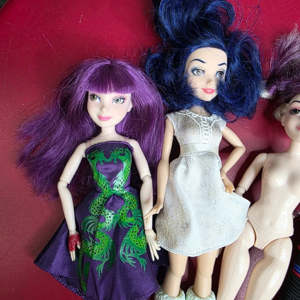 Disney descendants doll