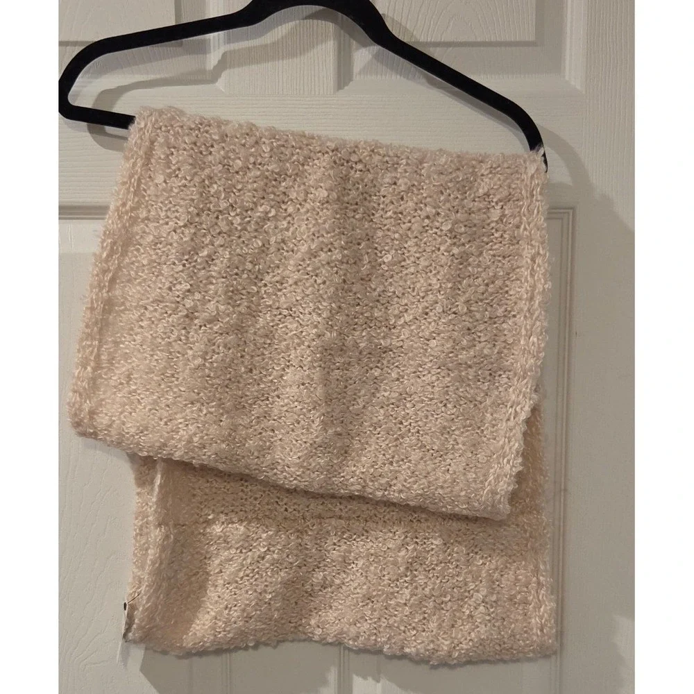 Express NWT Infinity Scarf Wool Mohair Blend Boucle Cream Beige Cozy Loop
