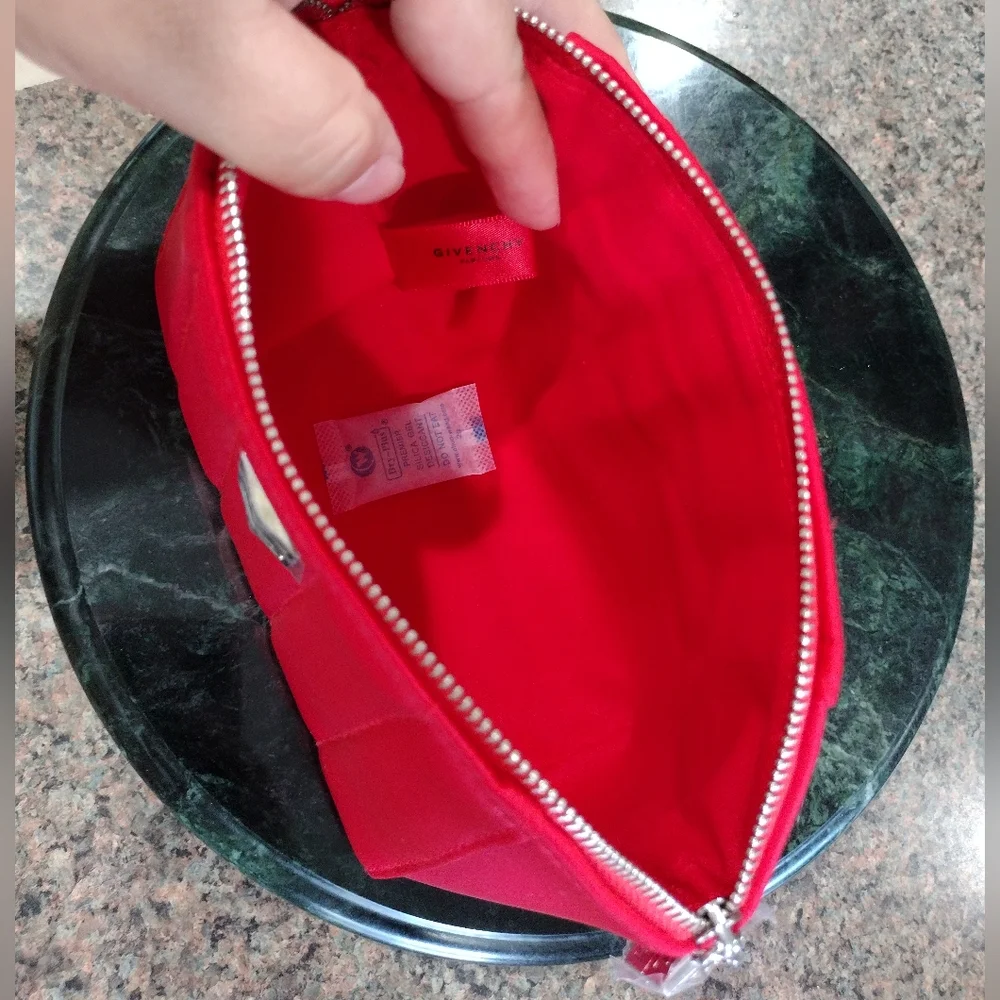 Givenchy nwt 🍒