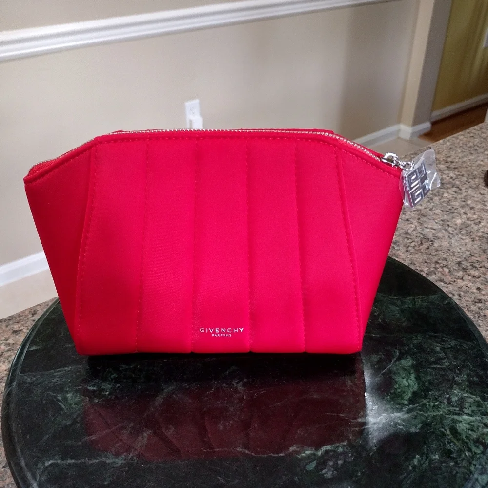 Givenchy nwt 🍒