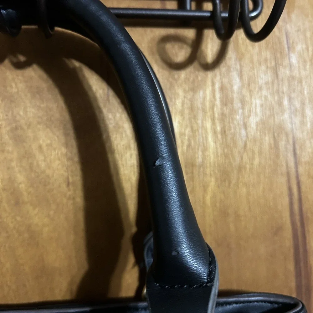 Liz Claiborne small handle
