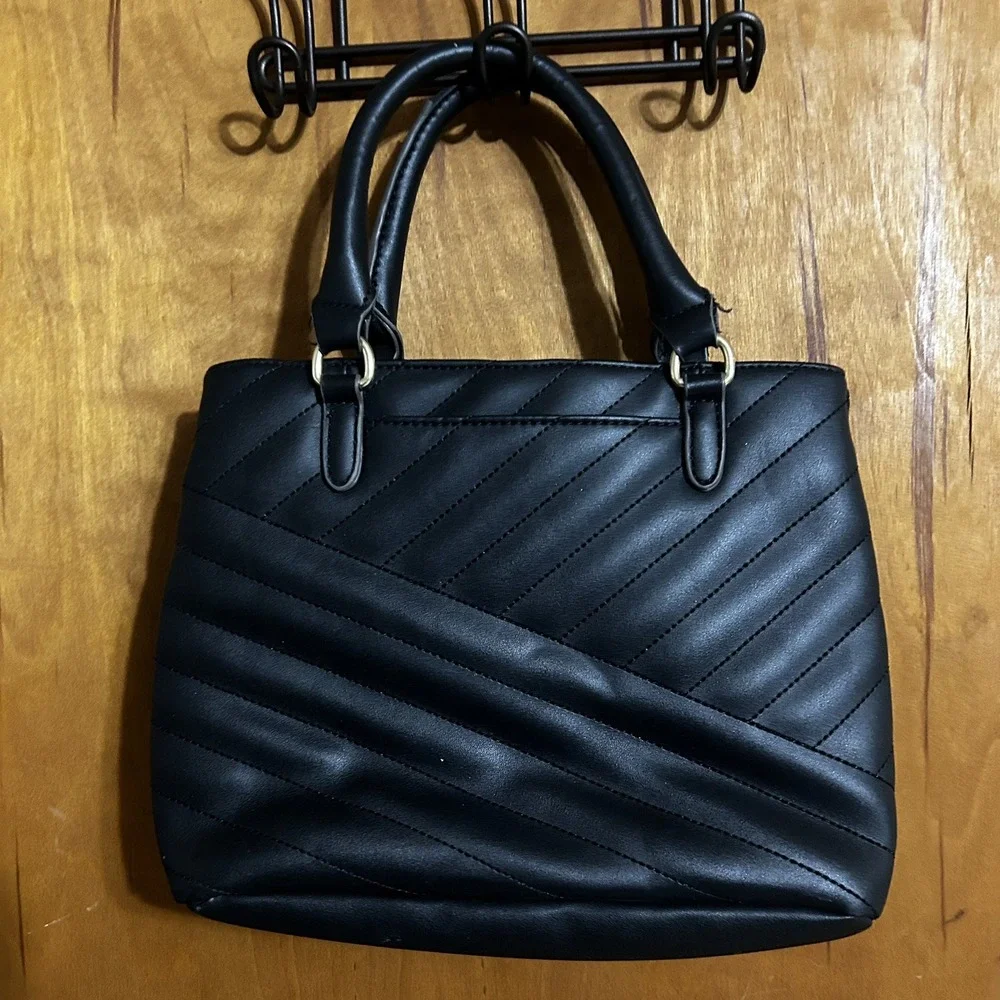 Liz Claiborne small handle
