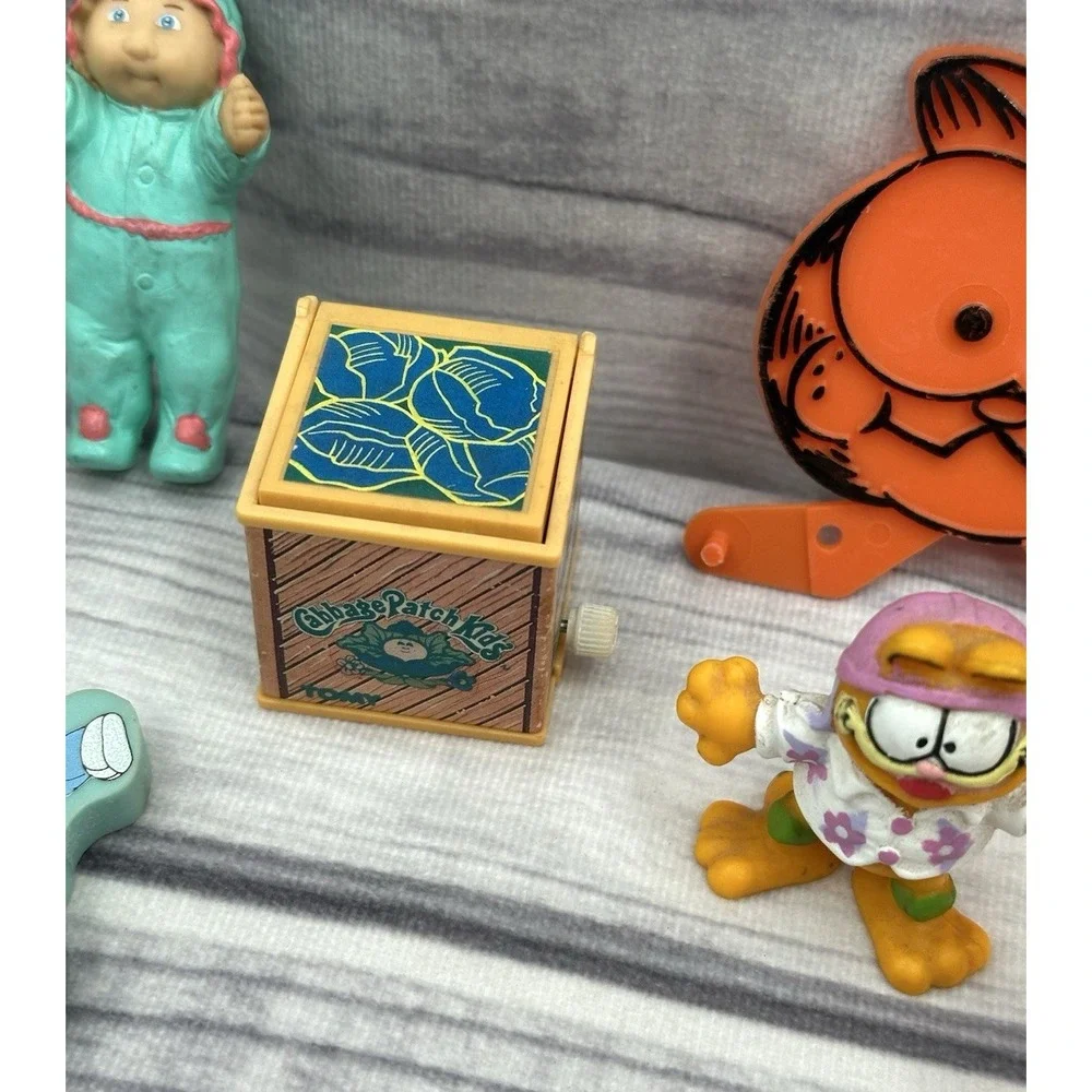 N/A vintage figures