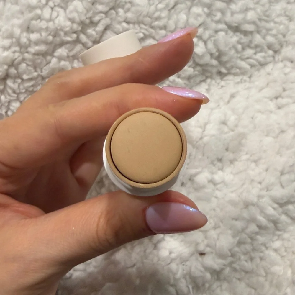 ILIA cream beige