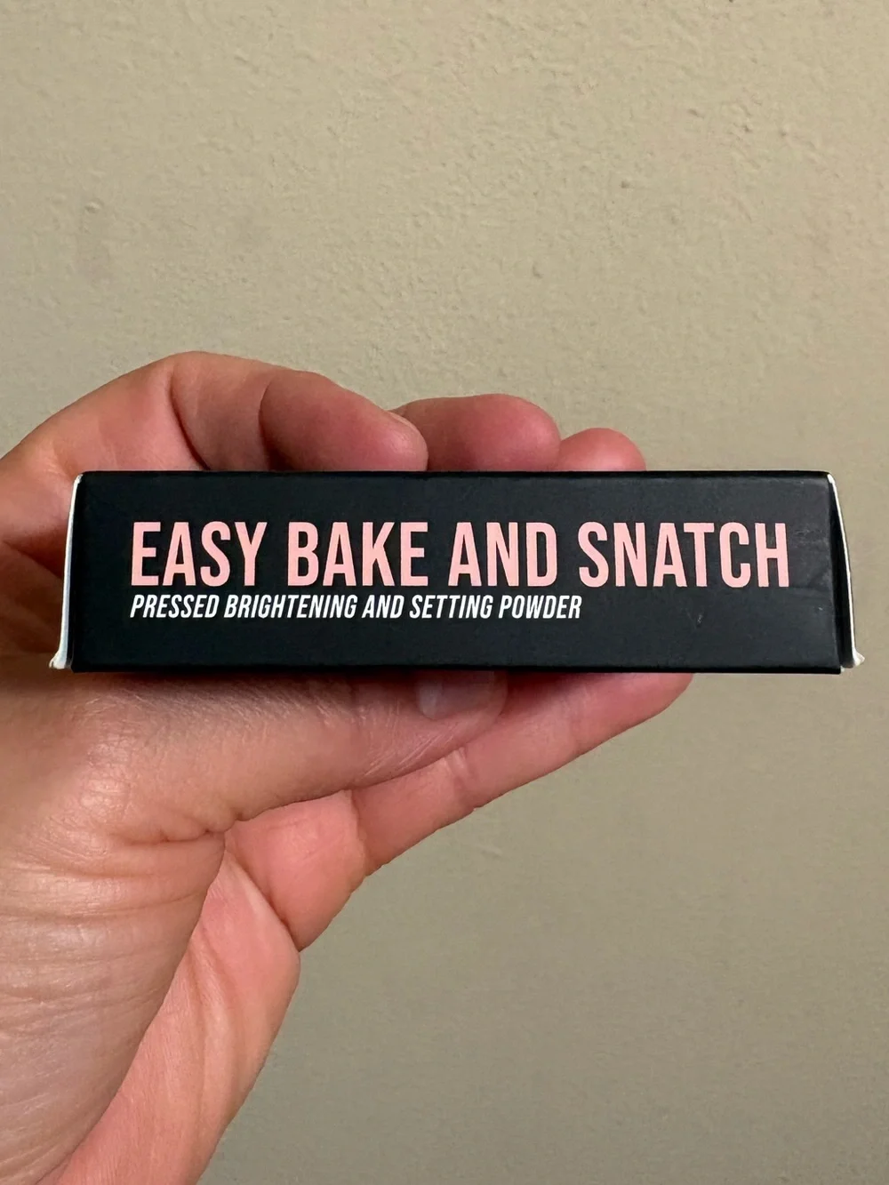HUDA BEAUTY pressed brightening